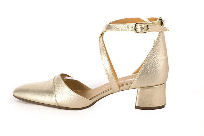 Gold women's open side shoes, with crossed straps. Tapered toe. Low flare heels. Profile view - Florence KOOIJMAN